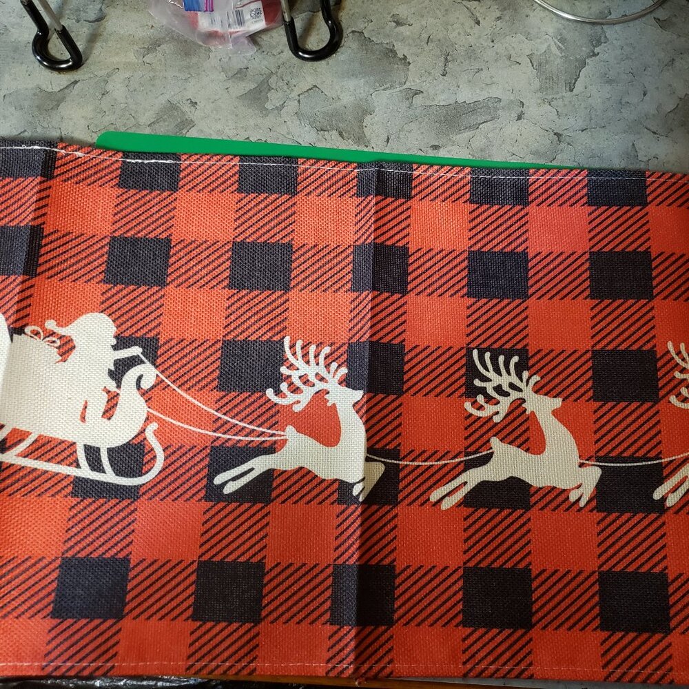 Christmas Table Runner With 6 Table Placemats